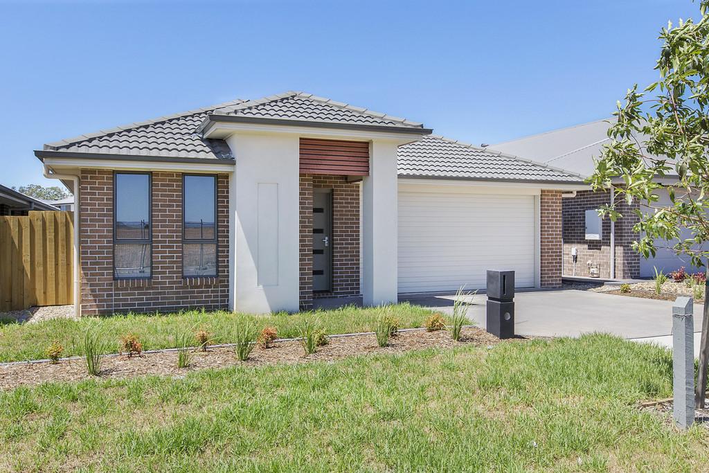 36 HOWARD LOOP, ORAN PARK, NSW 2570