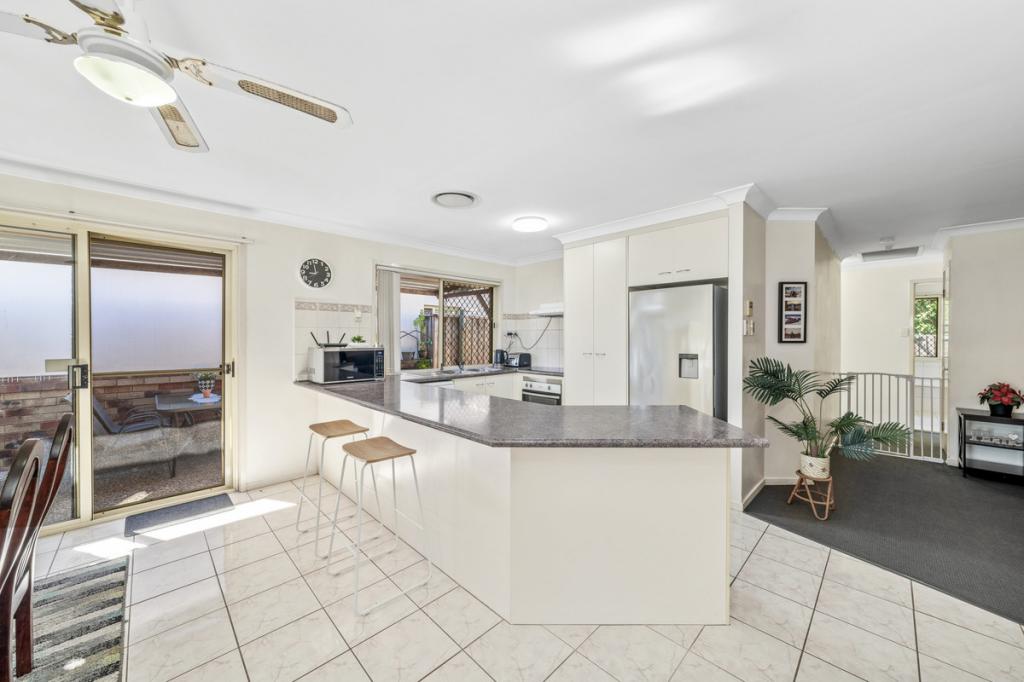 17 Trade Winds Dr, Helensvale, QLD 4212