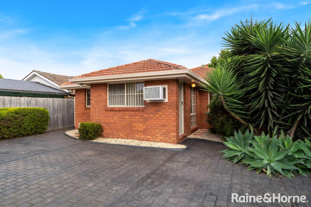 2/7 HAZEL GR, PASCOE VALE, VIC 3044