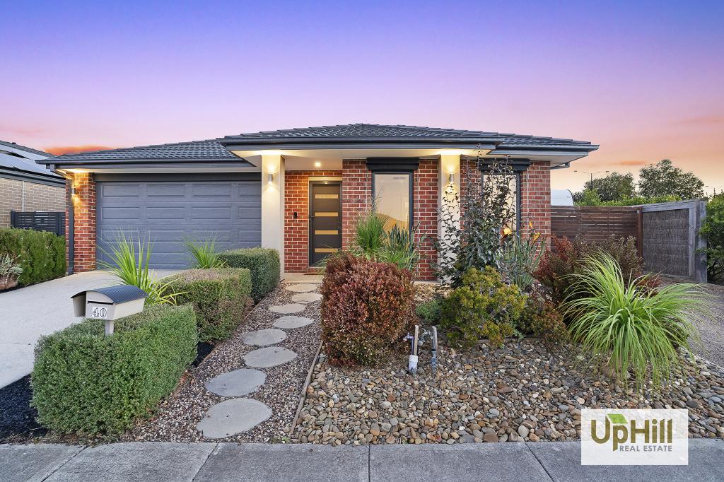 40 Belcam Cct, Clyde North, VIC 3978