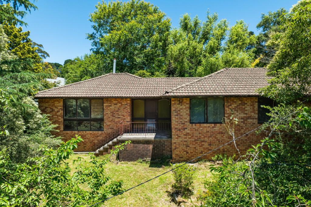 9 Hume Ave, Wentworth Falls, NSW 2782