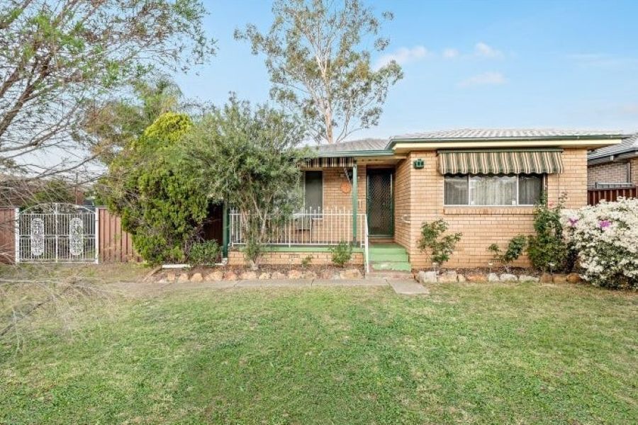 18 Macarthur Dr, St Clair, NSW 2759