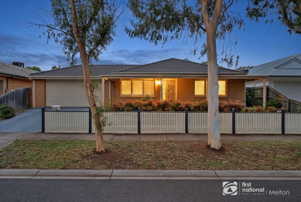 12 MALDON DR, EYNESBURY, VIC 3338