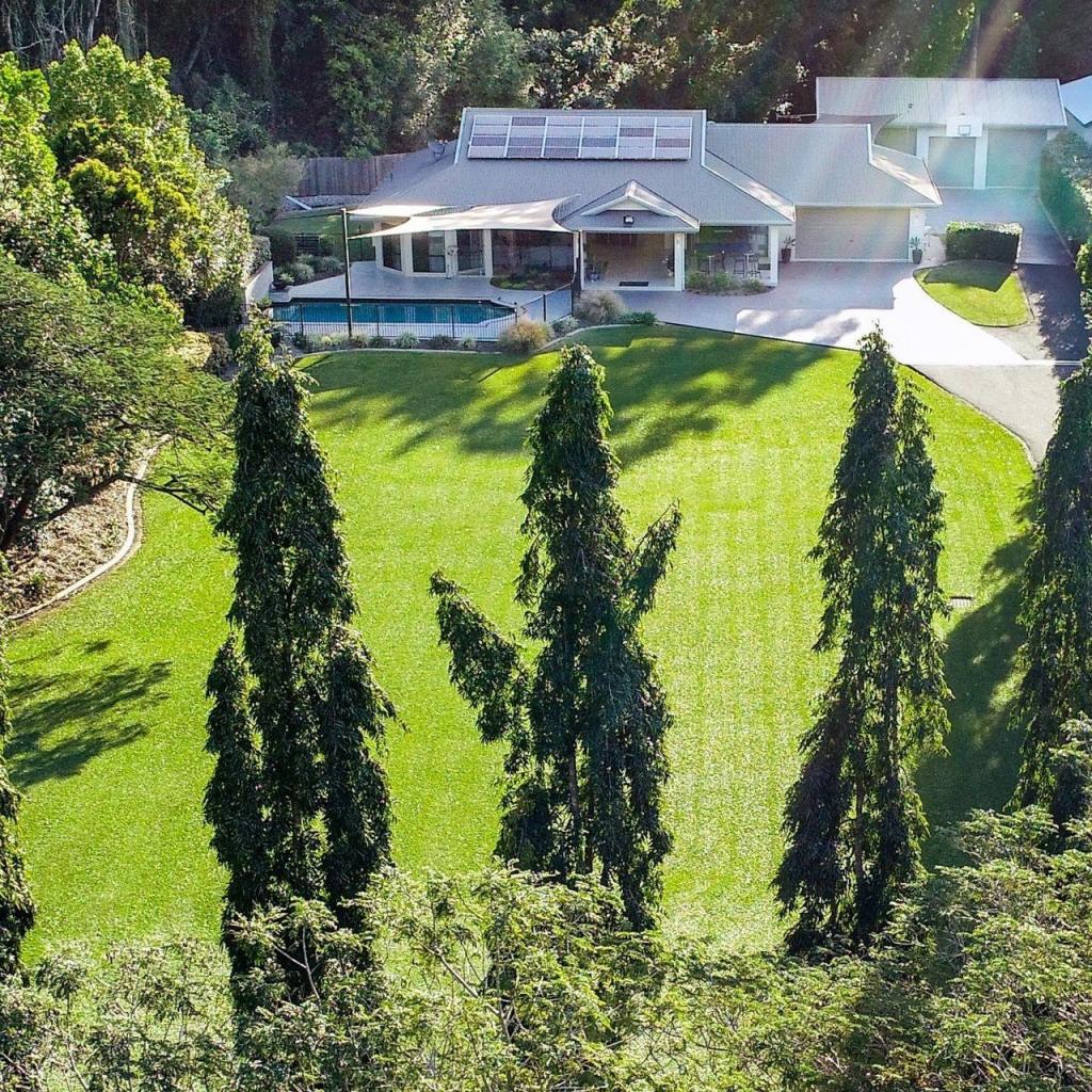 56-58 Rocks Rd, Redlynch, QLD 4870