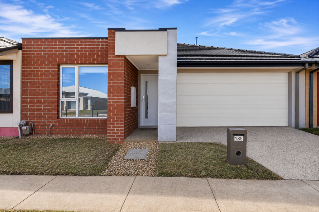 185 Whitecross Dr, Thornhill Park, VIC 3335
