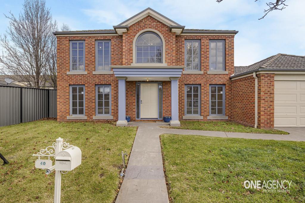 40 La Coruna Gdns, Point Cook, VIC 3030