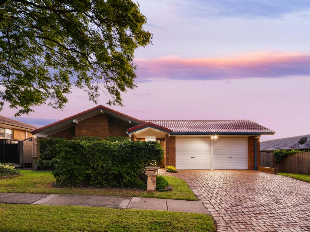 19 Eisenhower St, Stretton, QLD 4116