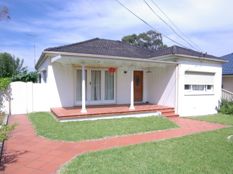 17 Uranus Rd, Padstow, NSW 2211