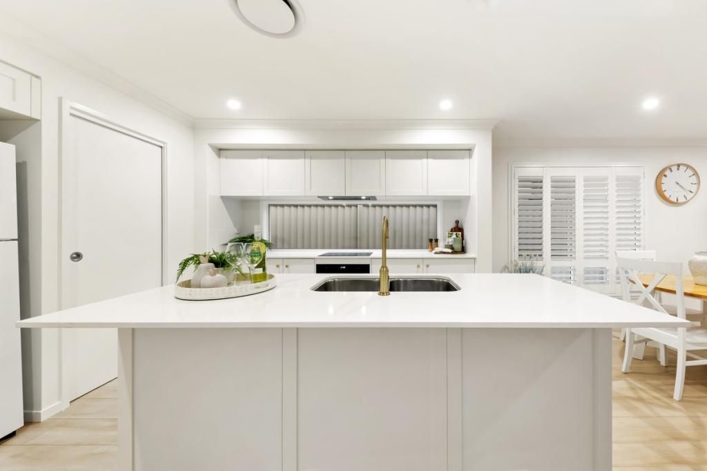 7 Glenthorne St, Redland Bay, QLD 4165