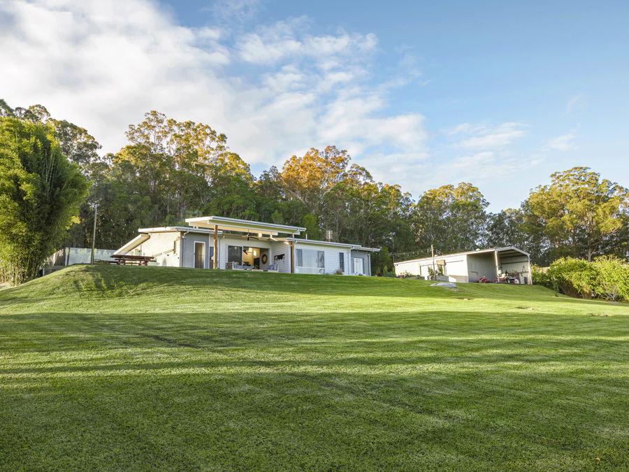 105 THOROUGHBRED CL, NANA GLEN, NSW 2450