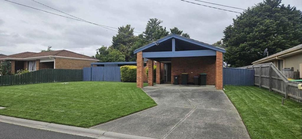 4 Parkdale Dr, Carrum Downs, VIC 3201