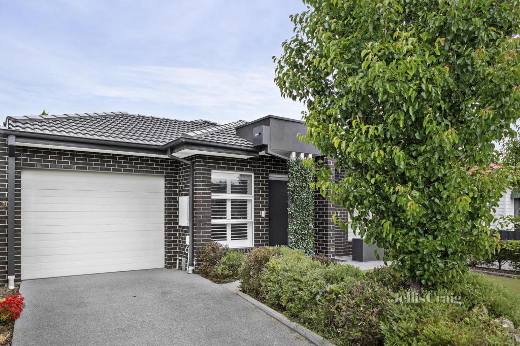 25A LISTON AVE, RESERVOIR, VIC 3073