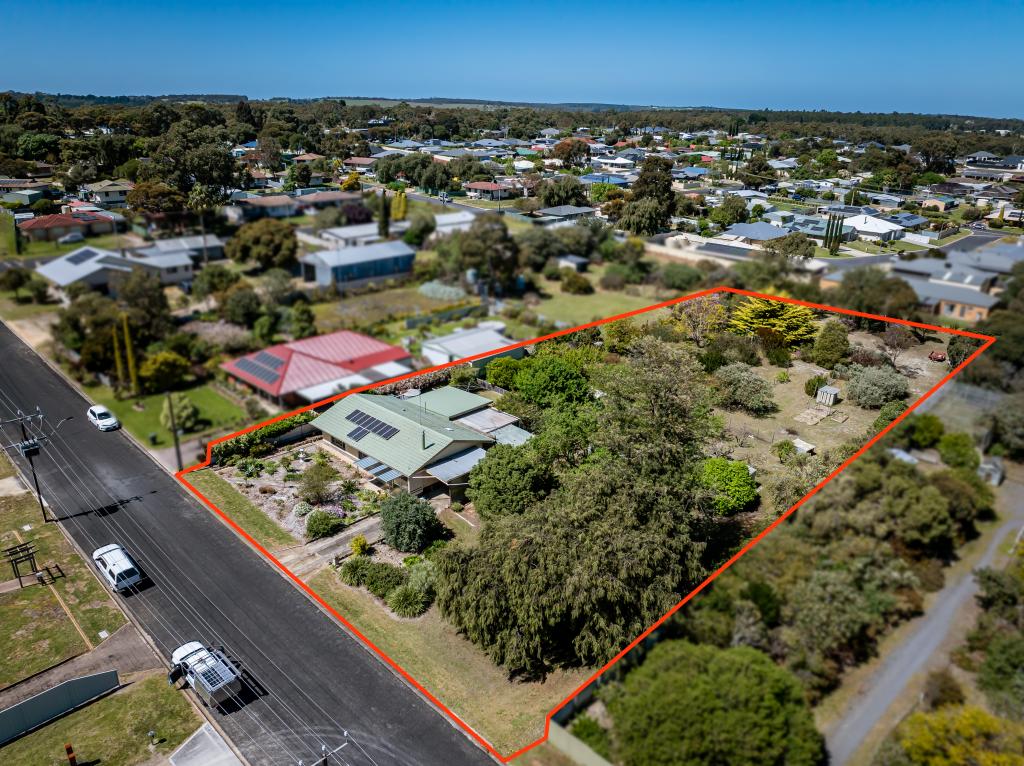 16 ALEXANDER AVE, NARACOORTE, SA 5271