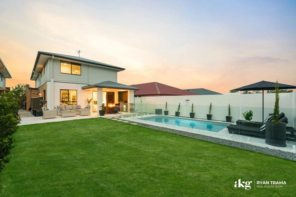 33 Mercy Cct, Park Ridge, QLD 4125