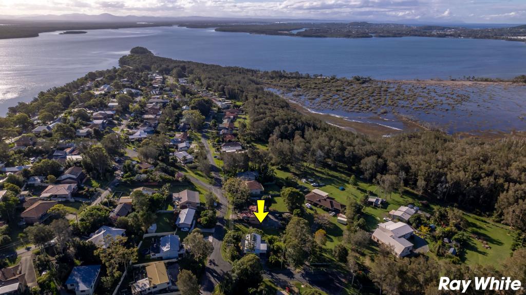 84 Seabreeze Pde, Green Point, NSW 2428