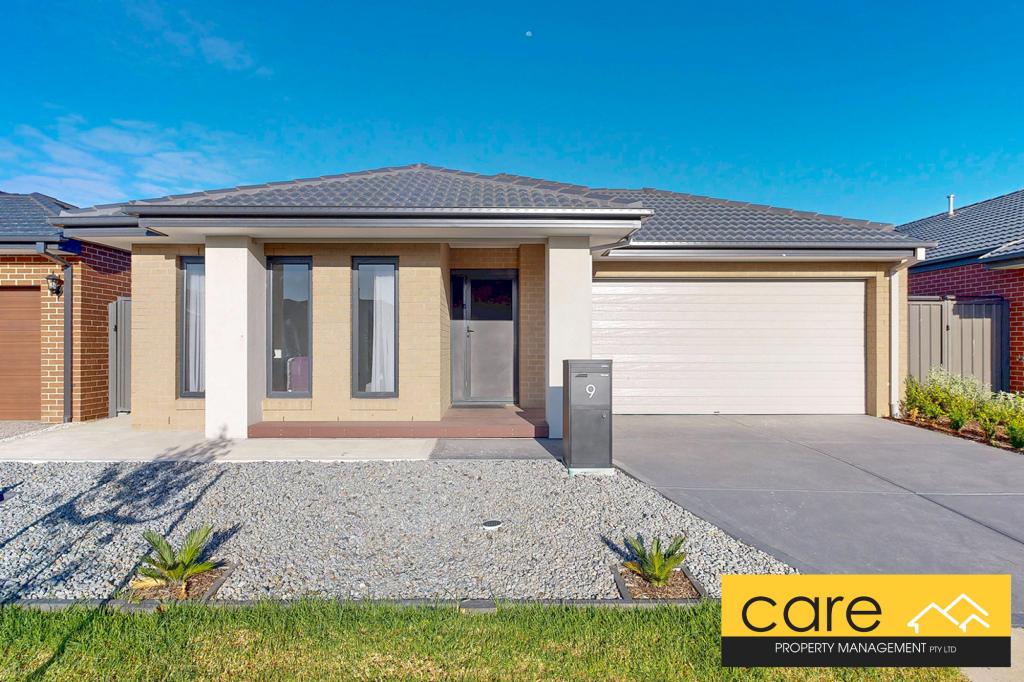 9 MODERN AVE, CLYDE NORTH, VIC 3978