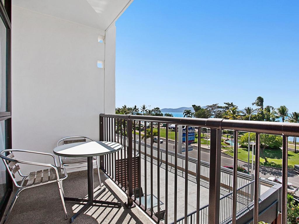 205/75-77 The Stra, North Ward, QLD 4810