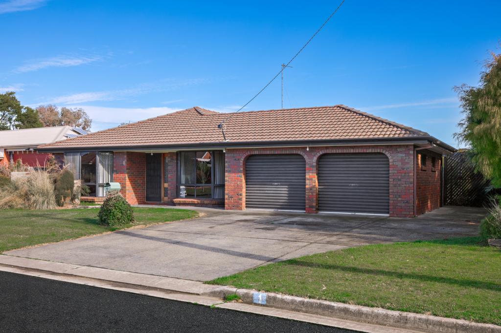 1 Wyndholm Cres, Wendouree, VIC 3355