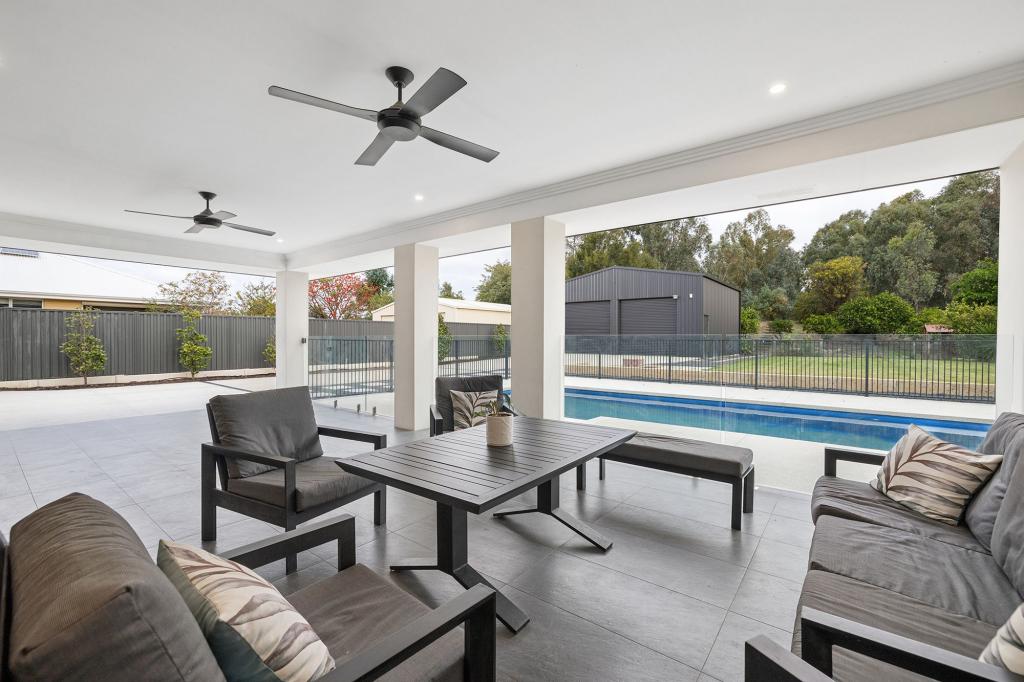 11 BETTERTON RD, CAVERSHAM, WA 6055
