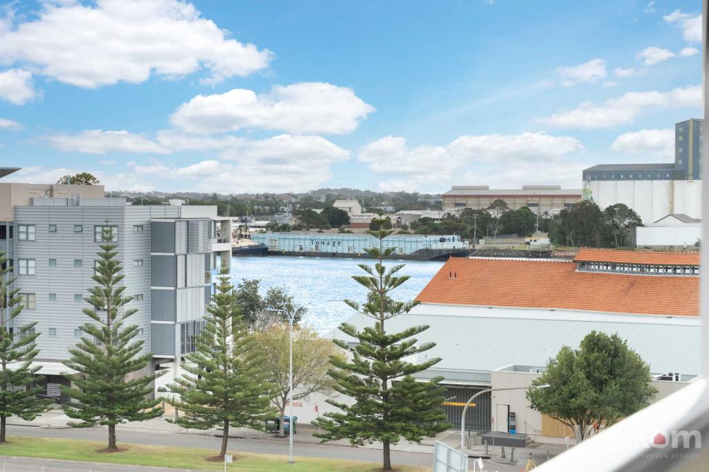 501/14 Honeysuckle Dr, Newcastle, NSW 2300