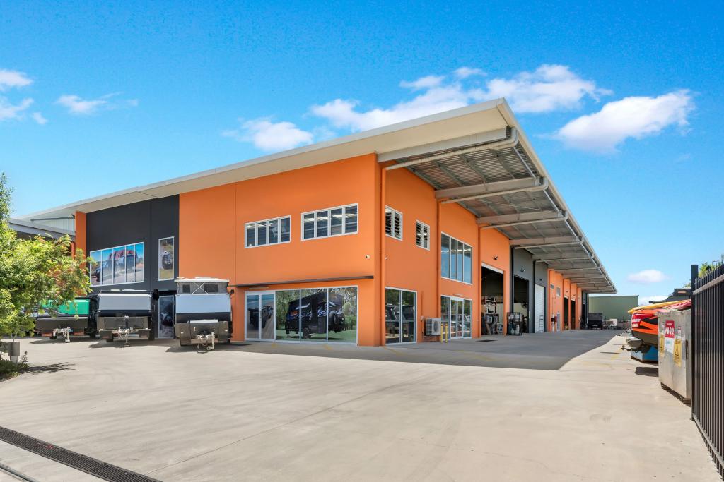 2/77-85 Fred Chaplin Cct, Corbould Park, QLD 4551