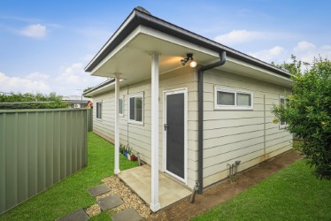 27A MELBOURNE ST, OXLEY PARK, NSW 2760