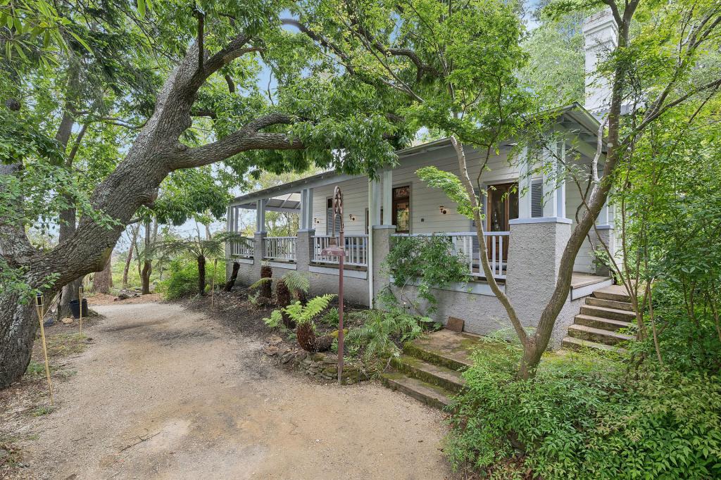 17 Myoori Ave, Wentworth Falls, NSW 2782