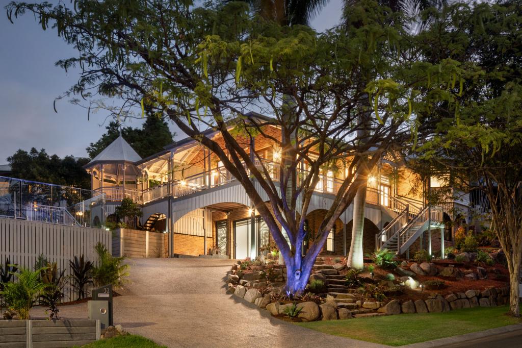 32 Tristania Dr, Bardon, QLD 4065