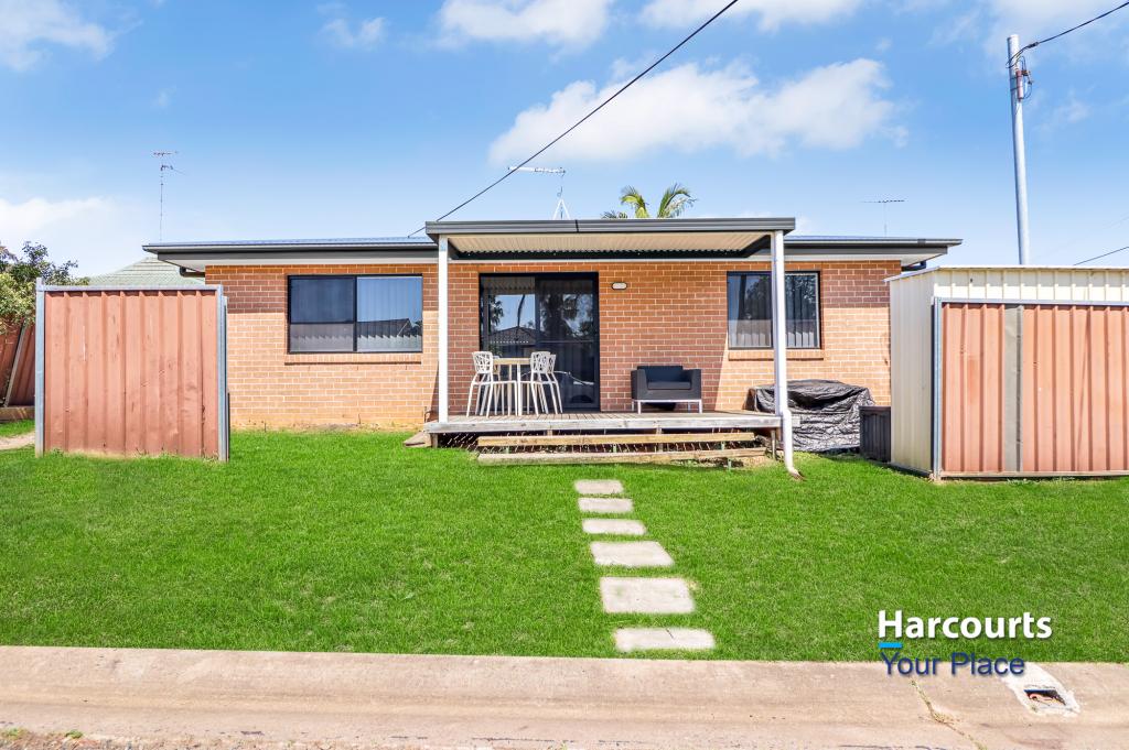 4 & 4A BASILDON PL, HEBERSHAM, NSW 2770