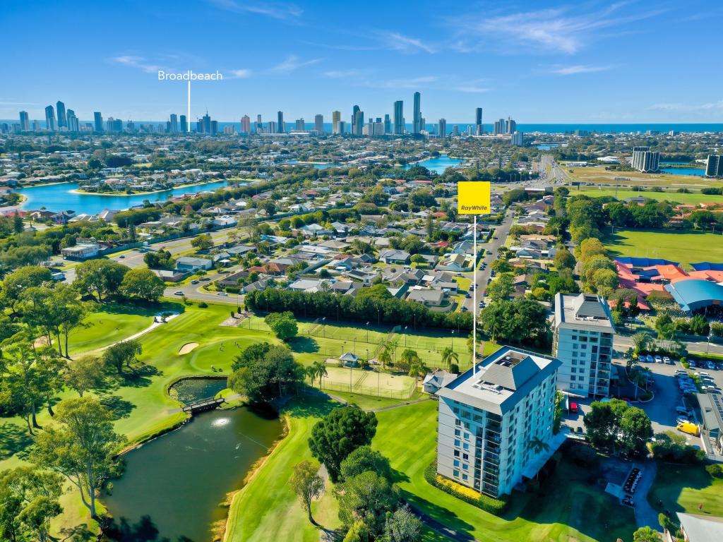 10/11 Fairway Dr, Clear Island Waters, QLD 4226