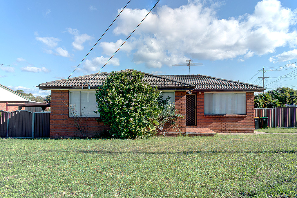2 Thrift St, Colyton, NSW 2760