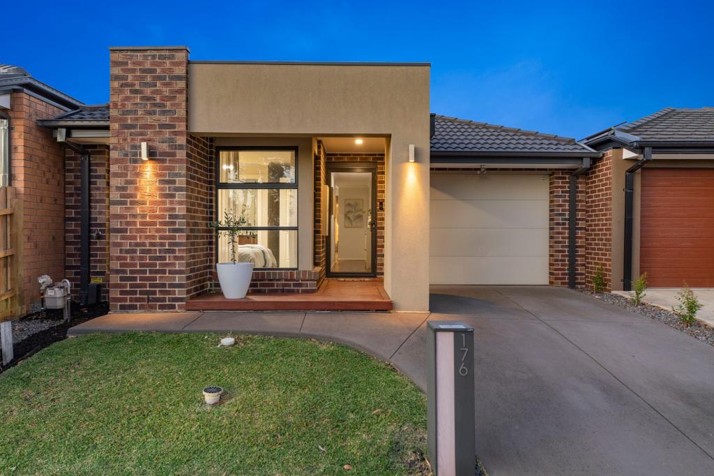 176 PRIMROSE AVE, OFFICER, VIC 3809
