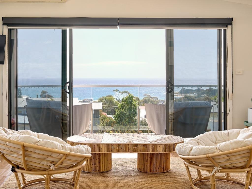 2/11 APSLEY CT, BICHENO, TAS 7215