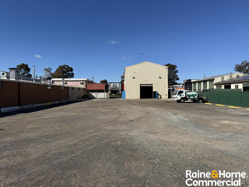 REAR YARD/15 BLAXLAND RD, CAMPBELLTOWN, NSW 2560