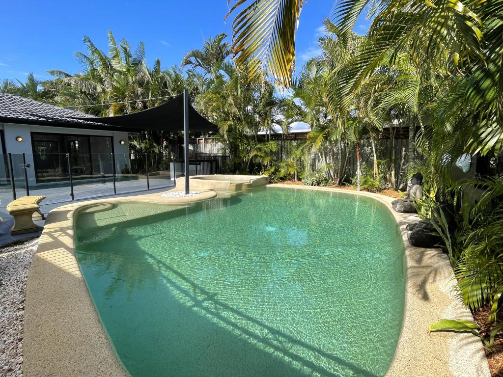 38 T E Peters Dr, Broadbeach Waters, QLD 4218