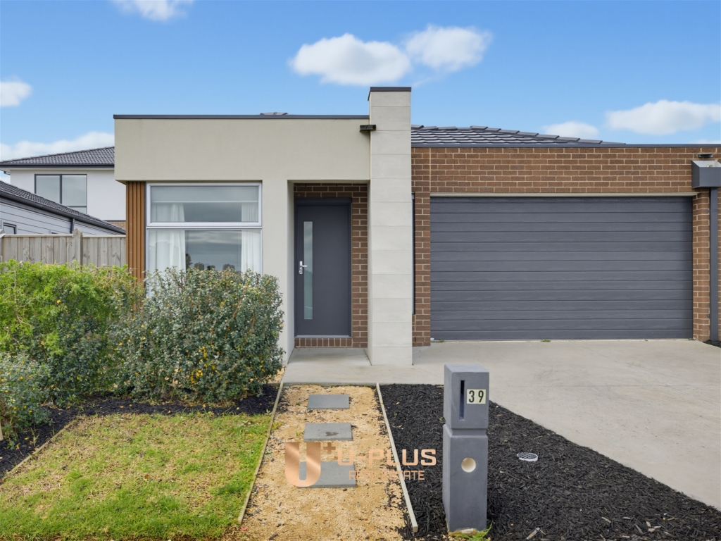 39 Growling Grass Dr, Clyde North, VIC 3978