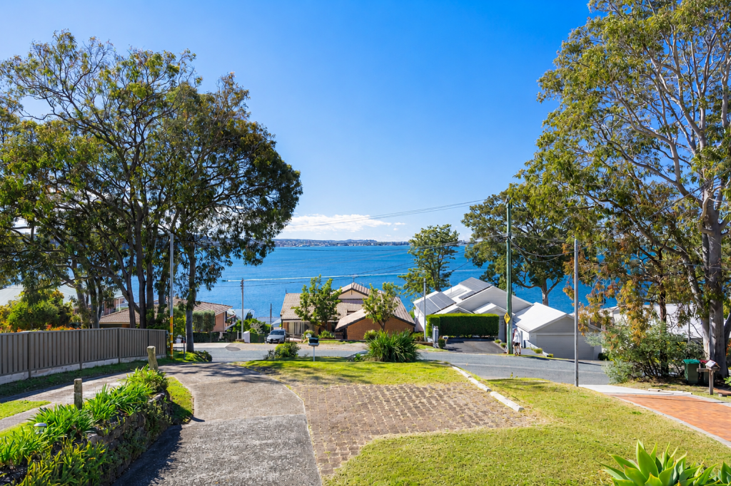 241 Skye Point Rd, Coal Point, NSW 2283
