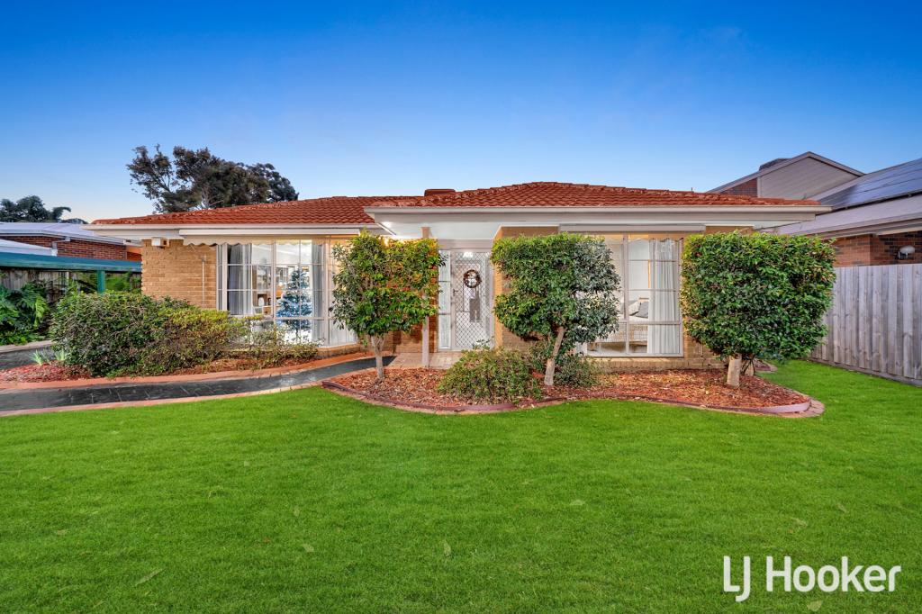 99 WAVERLEY PARK DR, CRANBOURNE NORTH, VIC 3977