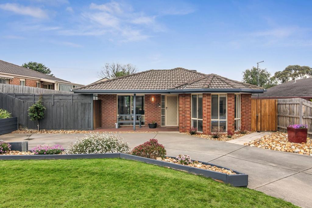 36 Brentwood Dr, Cranbourne North, VIC 3977