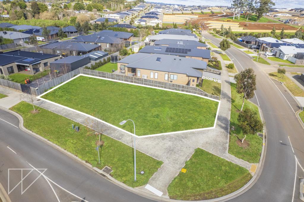 37 PARAMOUNT DR, WARRAGUL, VIC 3820