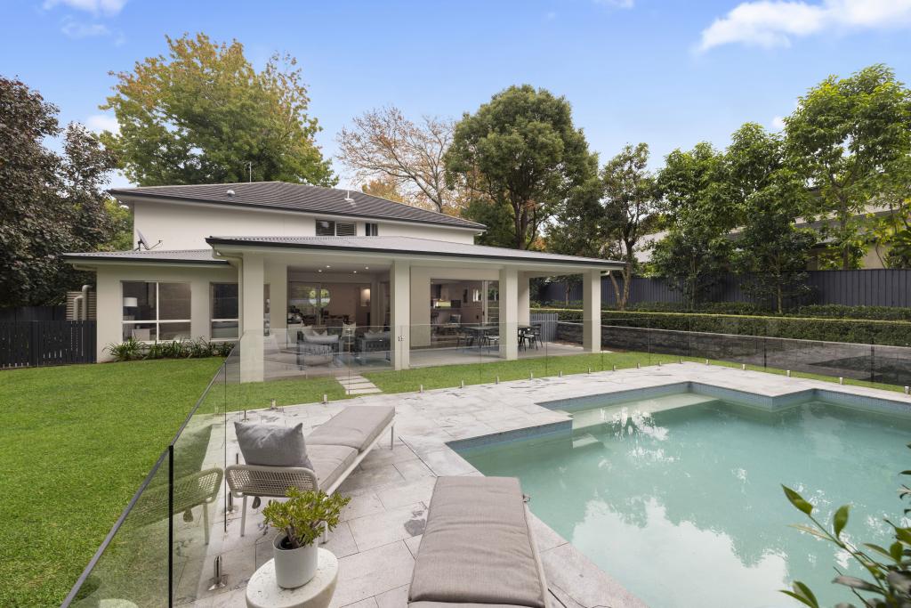 128B BURNS RD, WAHROONGA, NSW 2076