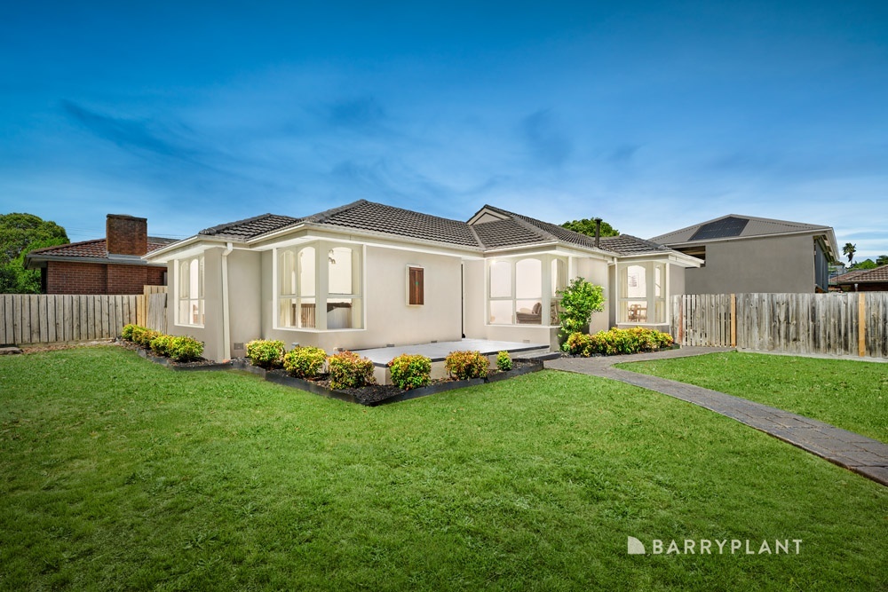1 KARABIL CL, SCORESBY, VIC 3179