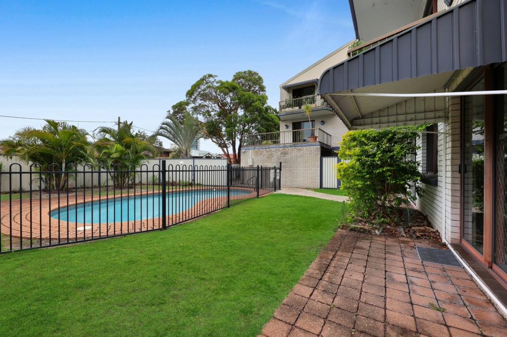 2/14 Brett Ave, Labrador, QLD 4215