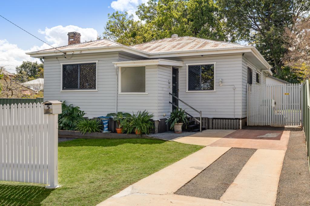 5 Chamberlain St, North Toowoomba, QLD 4350