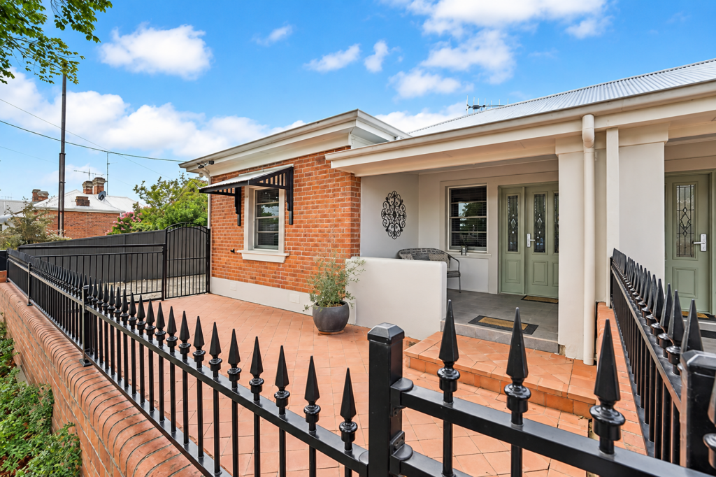 242 Rankin St, Bathurst, NSW 2795