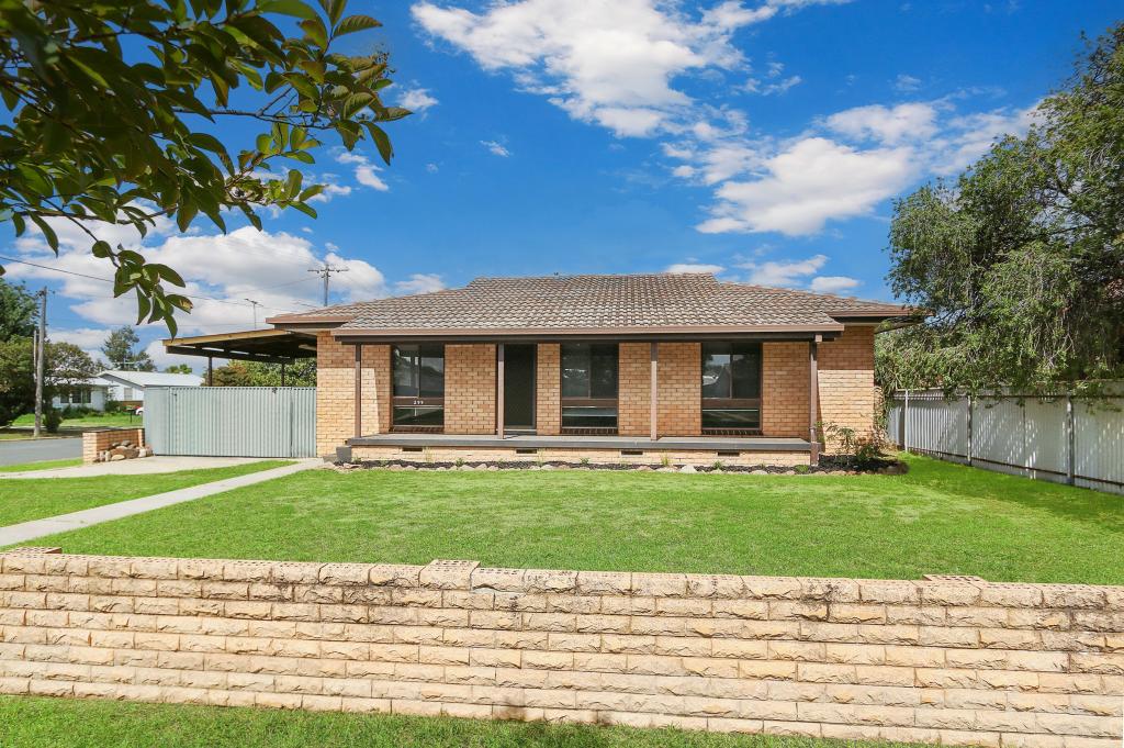 299 Balston St, Lavington, NSW 2641