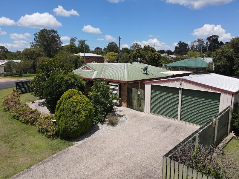 2 Parkland Dr, Crows Nest, QLD 4355