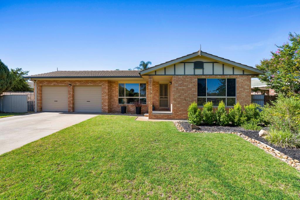 42 Oleander Cres, Lake Albert, NSW 2650