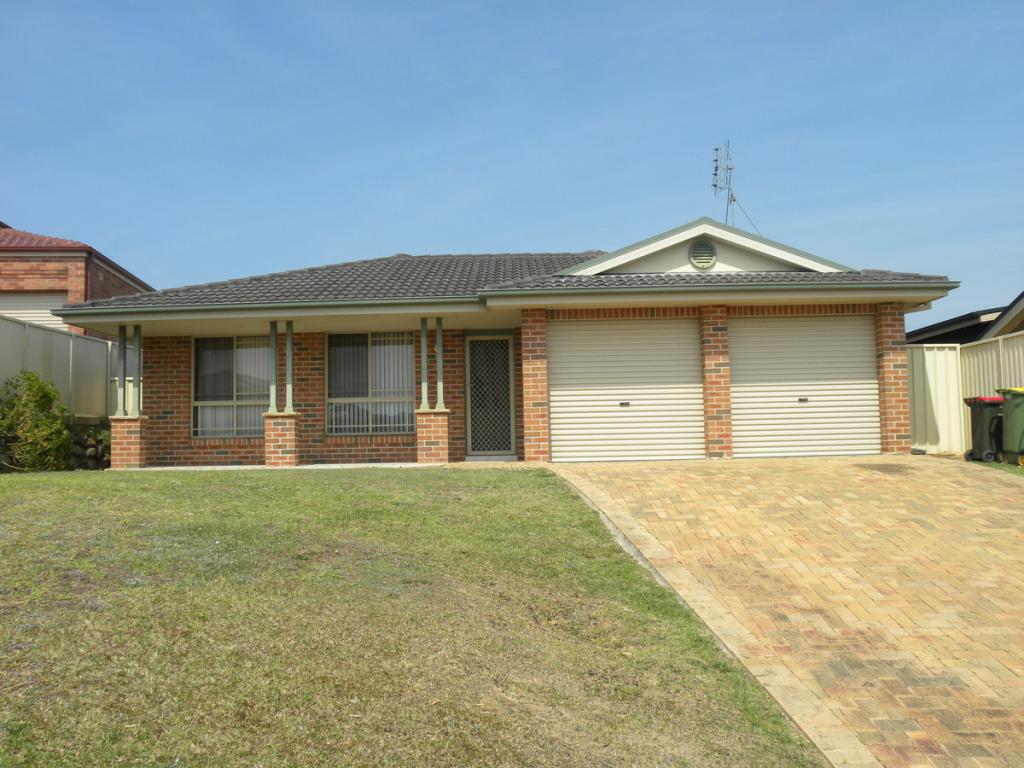 8 Hillmont Cl, Woongarrah, NSW 2259