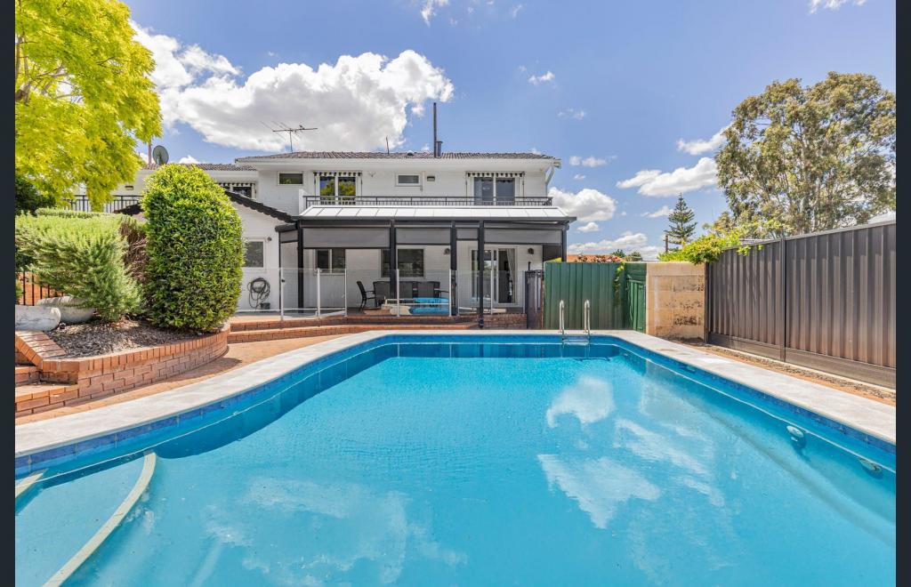 7 Abelia Ct, Duncraig, WA 6023